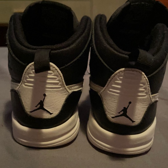 Black Jordan’s - Picture 1 of 4